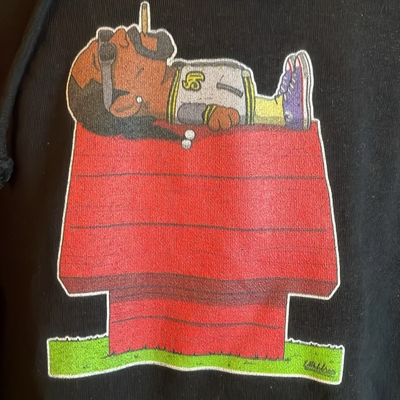 Snoop Dog on top of a dog house large men’s hoodie - Picture 3 of 5